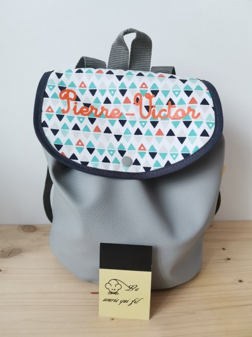 sac à dos  motifs triangles simili gris