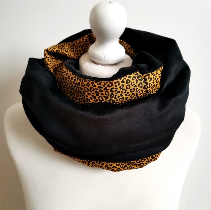 Tour de cou adulte double tour motifs leopard jaune minky polaire noire
