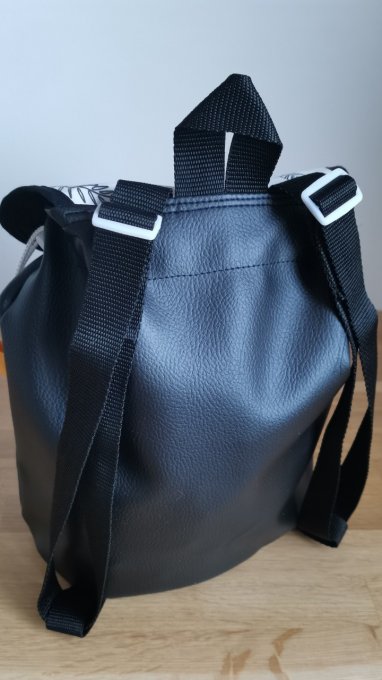sac à dos  enfant motifs KANAKI simili rose noir 