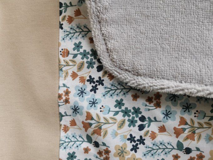 bavoir cantine motifs fleuri 34 unis beige éponge grise