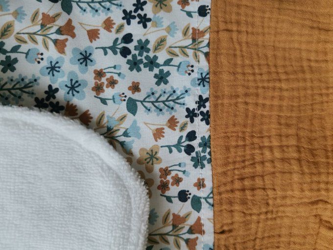 bavoir cantine motifs fleuri 34 unis gaze moutarde éponge blanche 