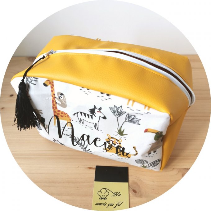 Trousse de toilette personnalisé motifs KANAKI simili Curcuma écriture noire 