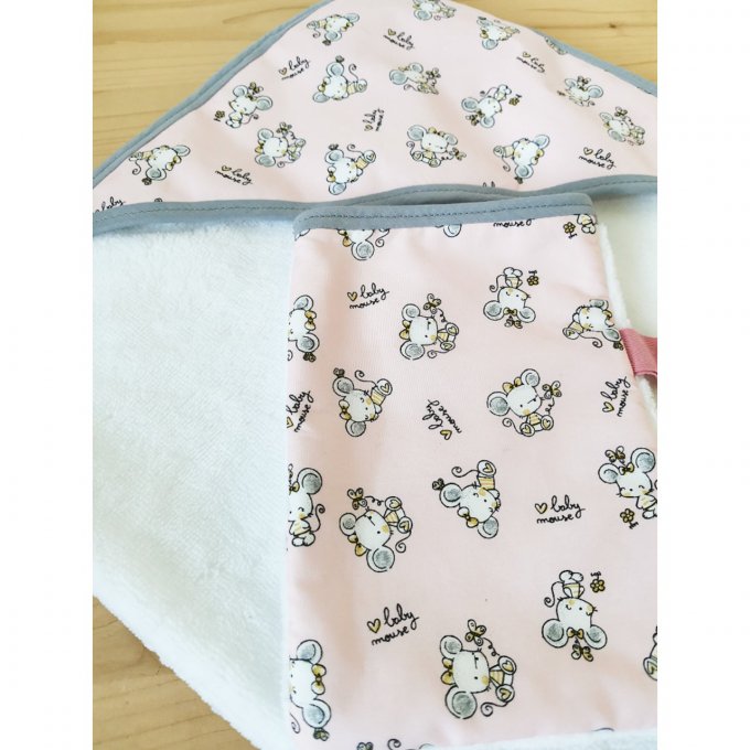 Cape de bain et gant motifs baby souris éponge blanche écriture noire 