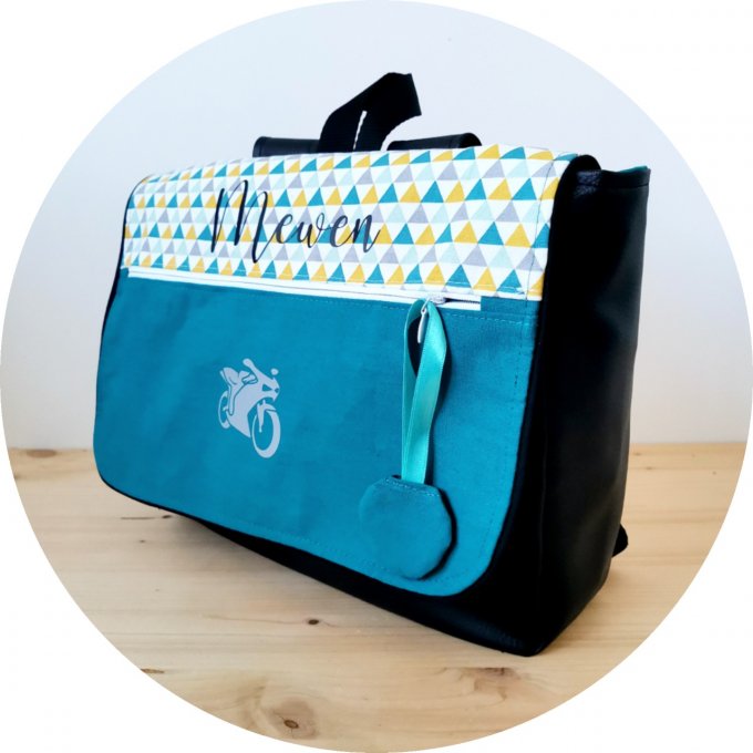 Cartable rabat motifs triangles /coton unis canard avec une moto grise et simili noir 