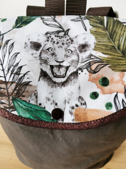 sac à dos  enfant motifs LION unis taupe 