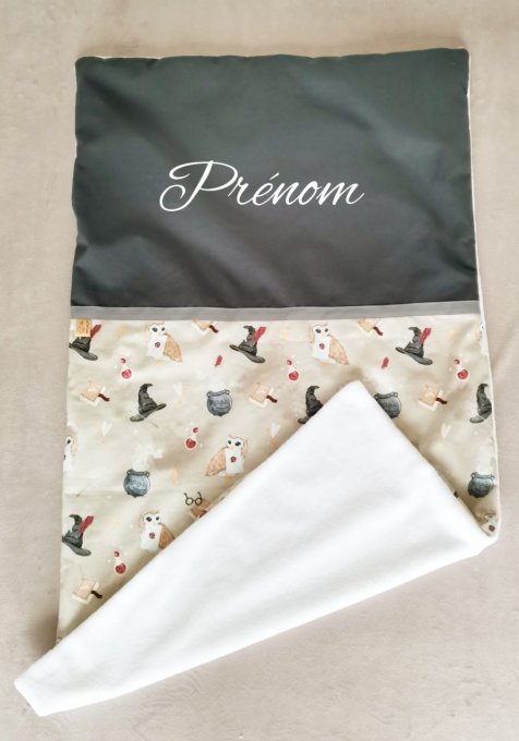 En stock Couverture motifs Magic , unis gris foncé et polaire blanche 